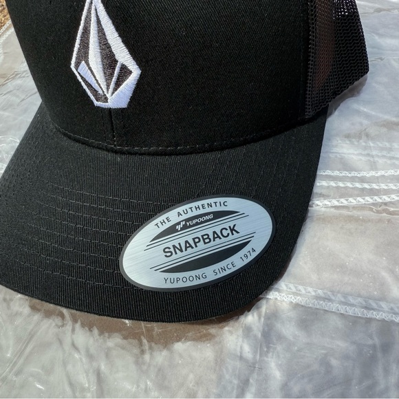 Volcom NWT Black Snapback FullStone Cheese Hat - Picture 2 of 7